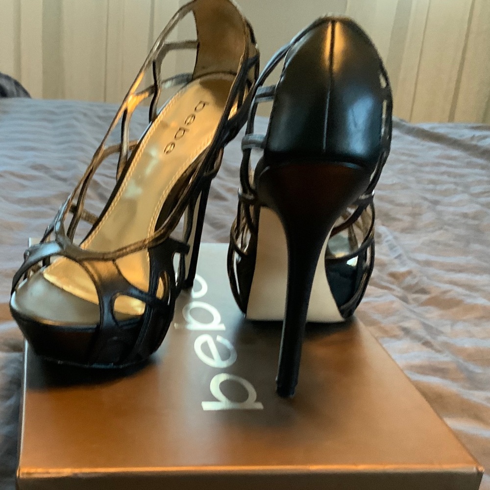 BEBE Stanley Leather Webbed Sandal. Size 7.5